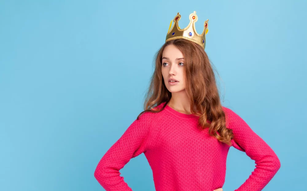 une femme avec une couronne pour symboliser l'auto-motivation